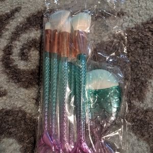 Set of pretty mermaid makeup brushes!